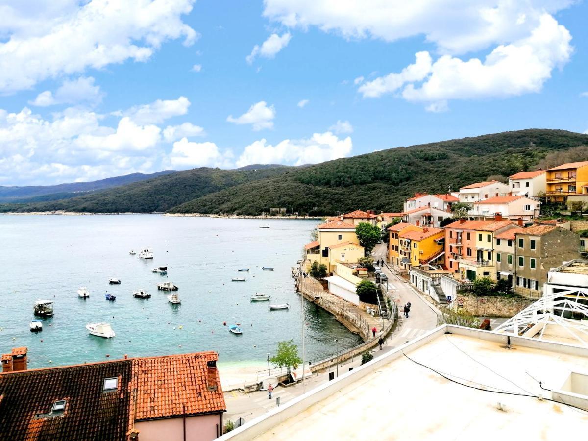 Apartment Layla - Intermezzo With Sea View In Center Of Rabac Exterior foto